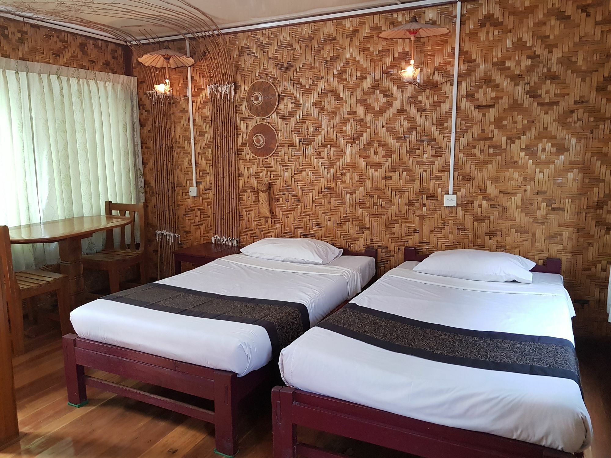 Mingalar Inn Inle Lake Buitenkant foto